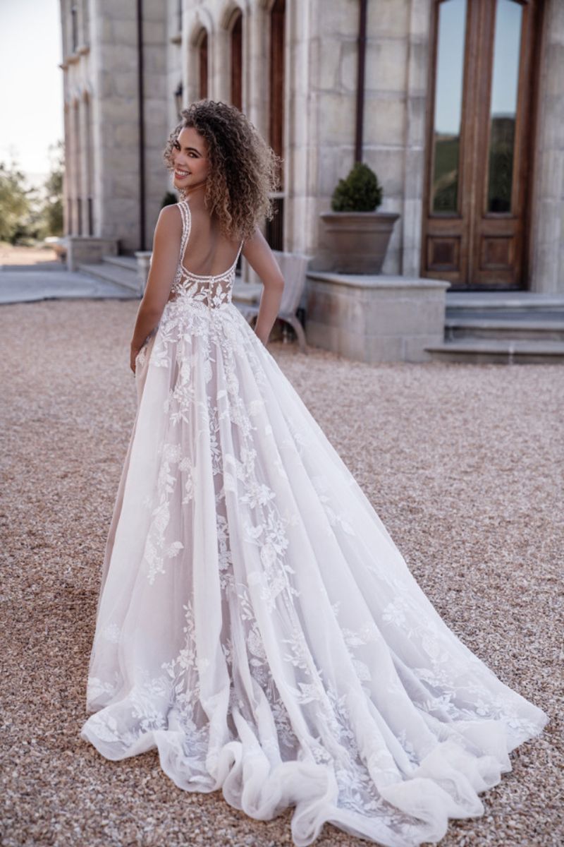 Aurora lace outlet wedding dress